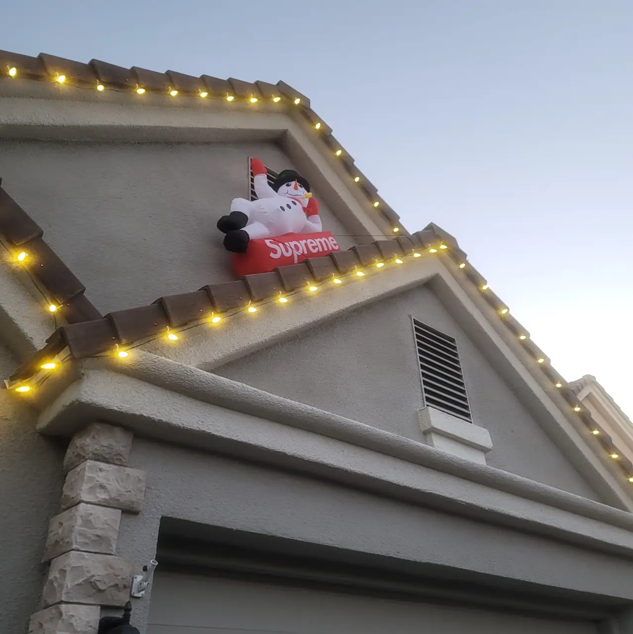 Roofline lighting detail